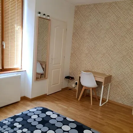 Apartman Cosy Entier, Parking Gratuit Dans La Rue