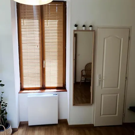 Cosy Entier, Parking Gratuit Dans La Rue Dijon