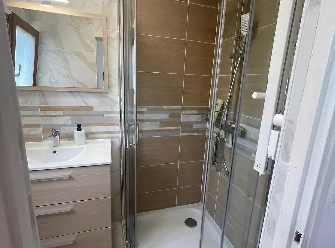 Cosy Entier, Parking Gratuit Dans La Rue Дижон